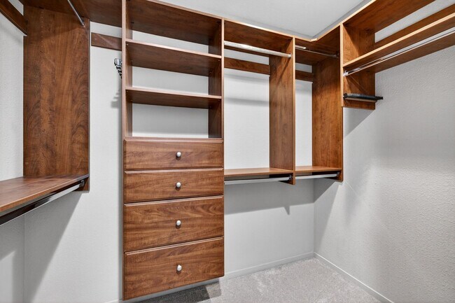 Building Photo - Renovated Court Location Beauty – Spacious 4BD Home Near Pleasant Hill!