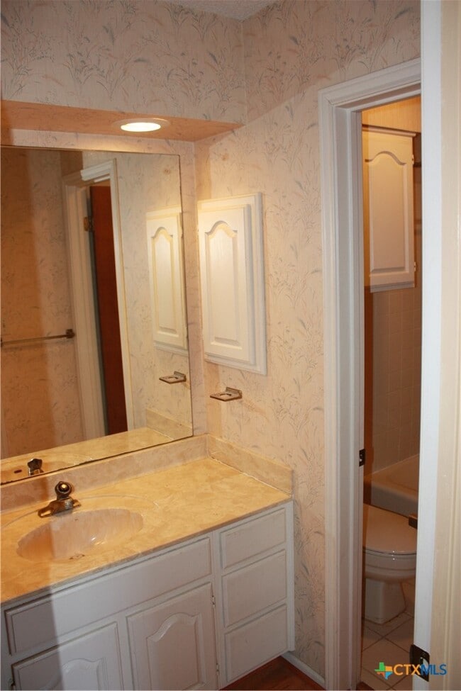 Building Photo - 421 Watts Ln