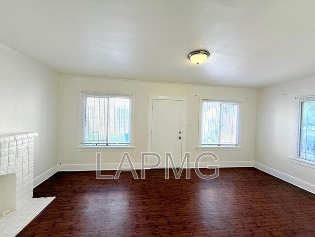 Building Photo - 2316 1/2 E. 3rd Street