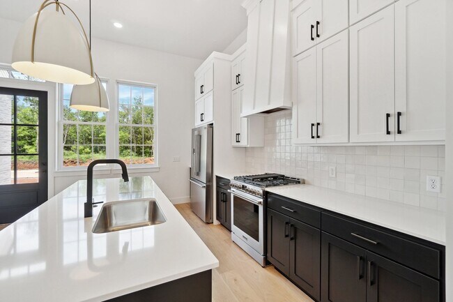 Building Photo - The White Workroom in The Heart of Selah
