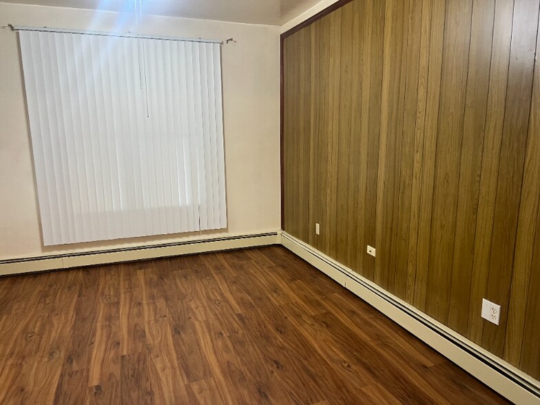 Building Photo - 128-130 Barney St