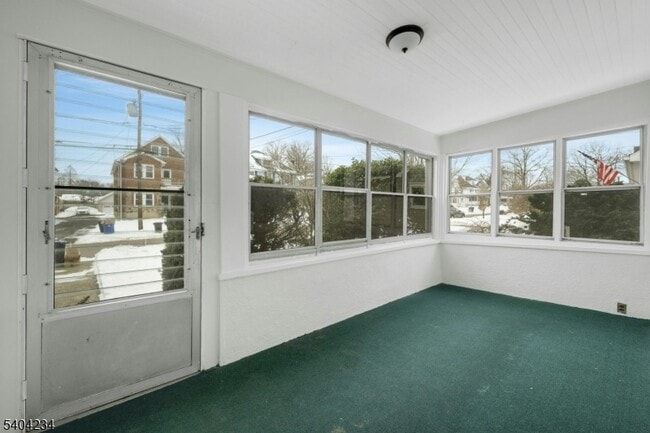 Building Photo - 5 Gates Ave