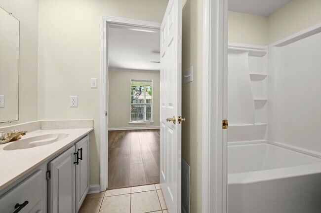 Building Photo - 5387 Rosedown Ct