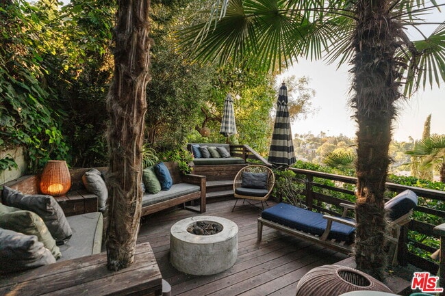 Building Photo - 1530 N Easterly Terrace