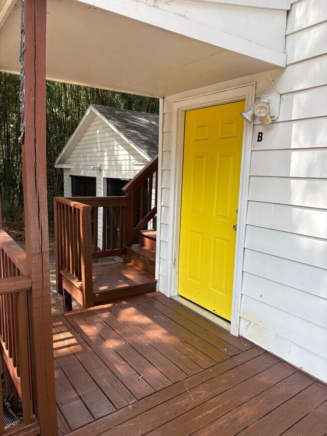 Building Photo - Spacious Renovated Lakewood Duplex! Walk t...