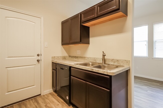 Building Photo - 705 Fallow Ln