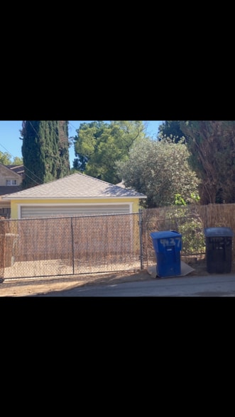 Garage - 4435 12th St