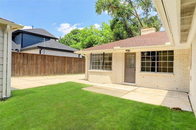 Building Photo - 14035 Myrtlea Dr