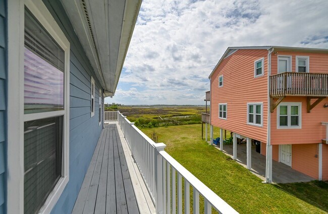 Building Photo - PERFECT FURNISHED MONTHLY BEACH RENTAL AVAILABLE