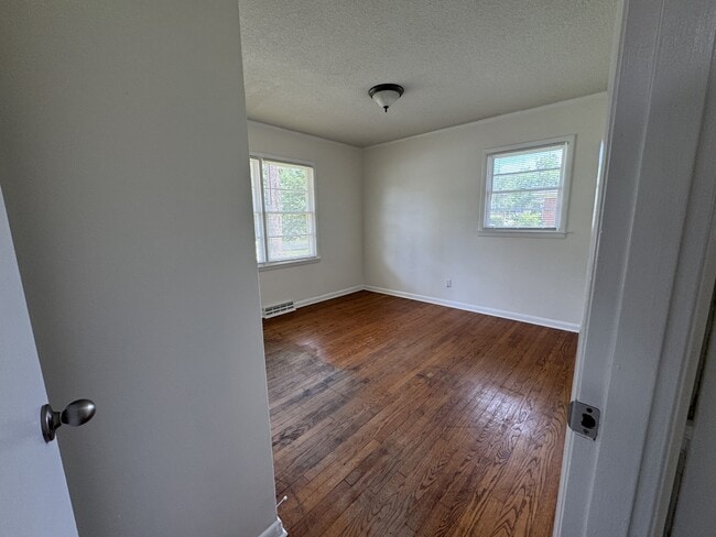 Building Photo - 400 Massee Dr