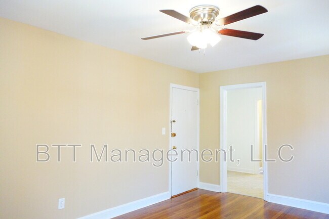 Building Photo - 812 Greenwood Cir