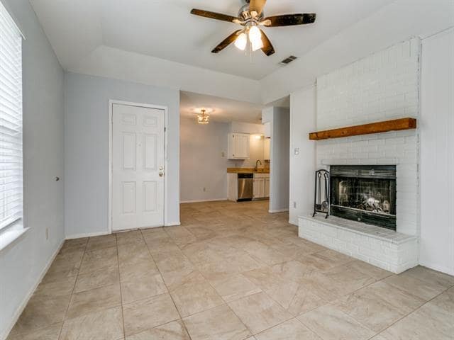 Building Photo - 980 Meadow Cir S