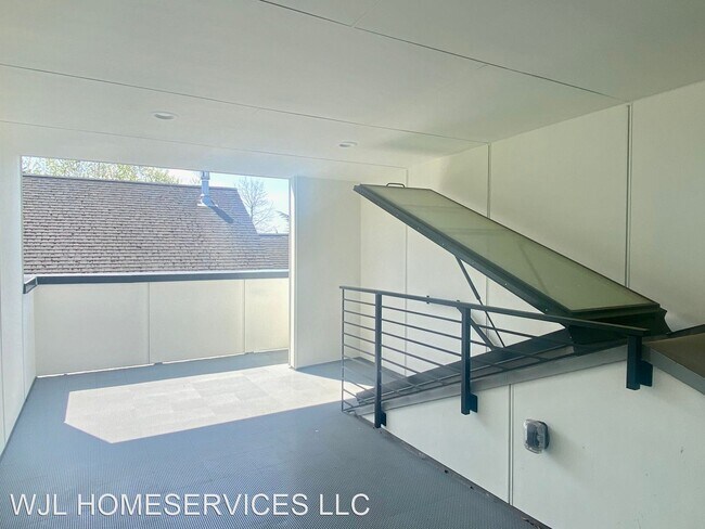 Building Photo - 2 br, 1.5 bath House - 521 NW 70th St