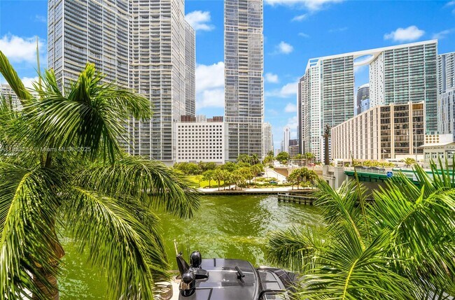 Building Photo - 200 Biscayne Blvd Way