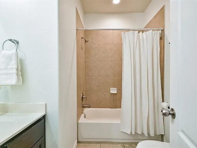 Building Photo - 2125 Sand Ridge Dr