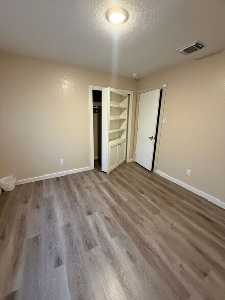 Building Photo - 13121 Blackeyed Susan Trail