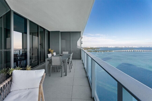 Building Photo - 700 NE 24th St