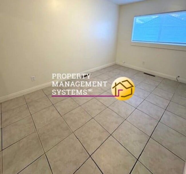 Building Photo - 1 Bedroom Apartment in SLC