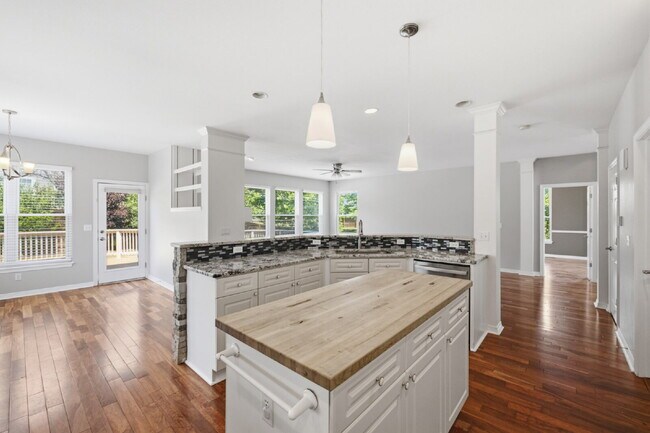 Building Photo - Spectacular Stonegate Living! Gorgeous 3-Bed Corner Finished Basement, Wet Bar, and Custom Marble...