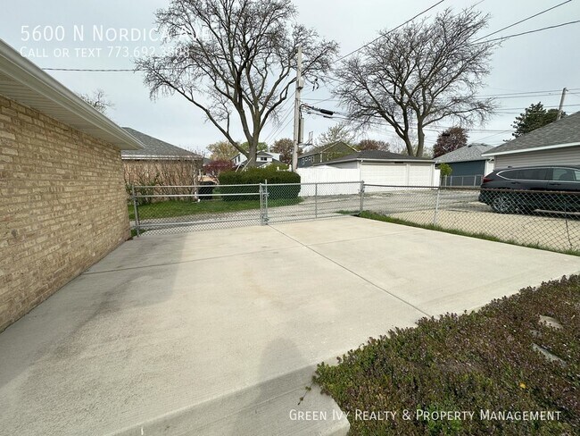 Building Photo - Beautiful 3 Bed 1 Bath Single Family Home ...