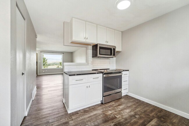 Building Photo - 374 Gladiola St