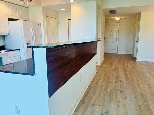 Building Photo - 800 N Tamiami Trl