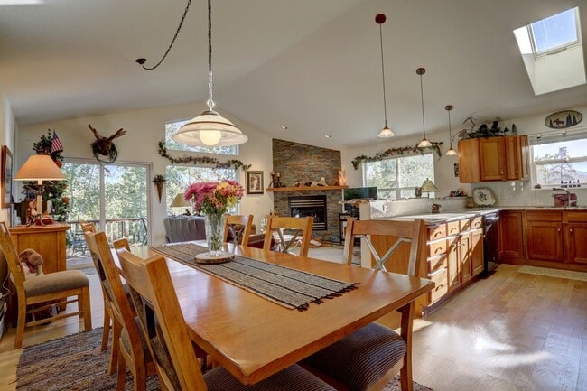 Building Photo - WINTER SEASON RENTAL 4BDR 3BA WILDERNEST NOV 1 2026 TO APRIL 30 2027