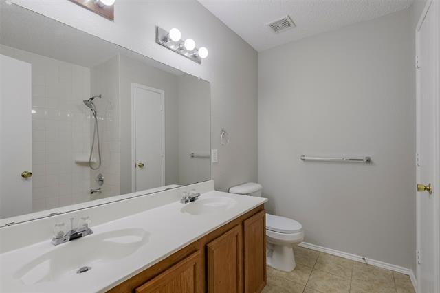 Building Photo - 5525 Ventura St