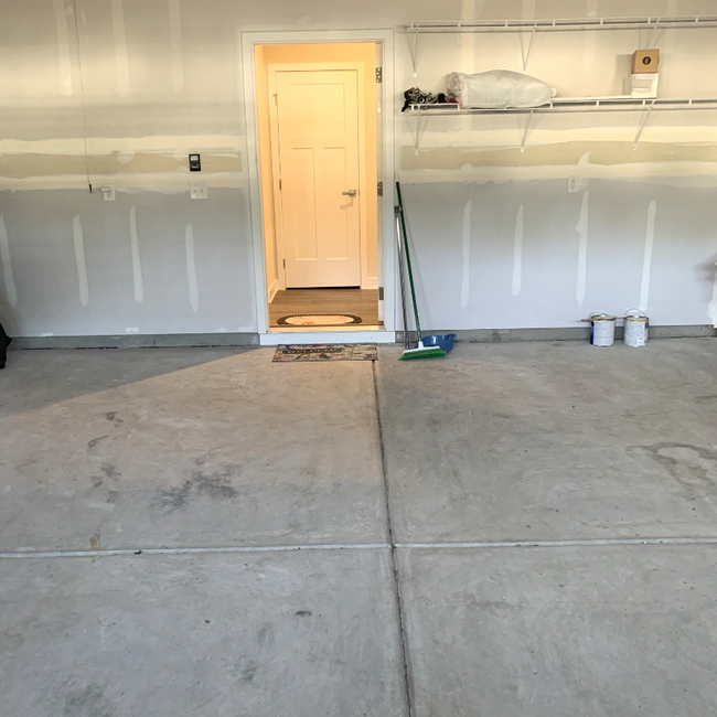 Building Photo - 325 Golan Cir