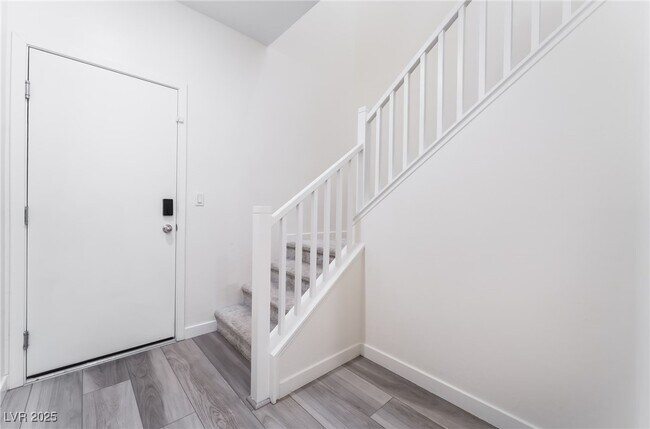 Building Photo - 5730 Sky Pointe Dr