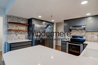 Building Photo - 3 Bedroom 2 Bathroom Condo in Baker View C...