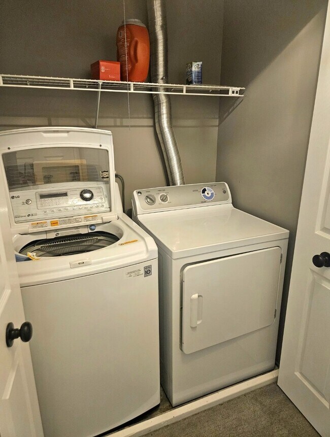 Building Photo - 755 Golf Ln