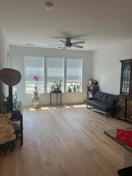 Living Room - 10755 Fairgrounds Dr