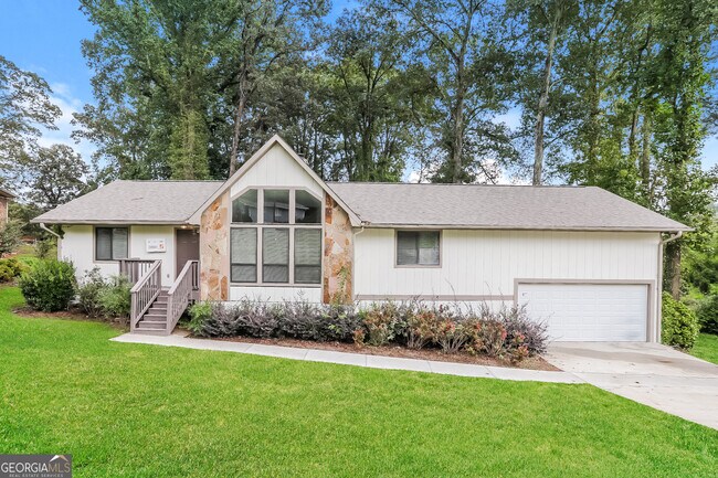 Primary Photo - 3355 Luxembourg Cir
