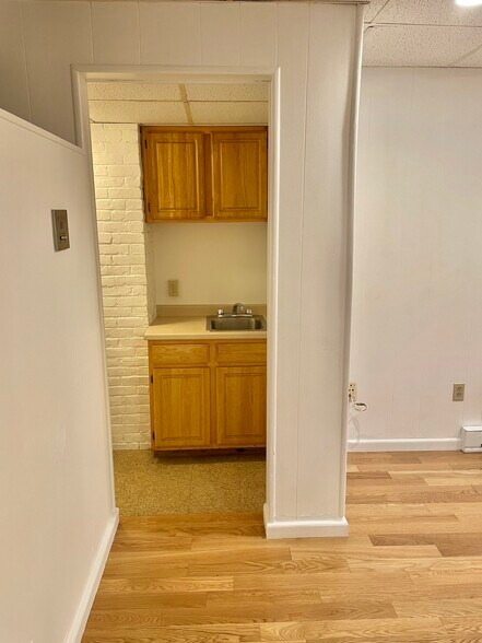 Building Photo - 1077 Beacon St