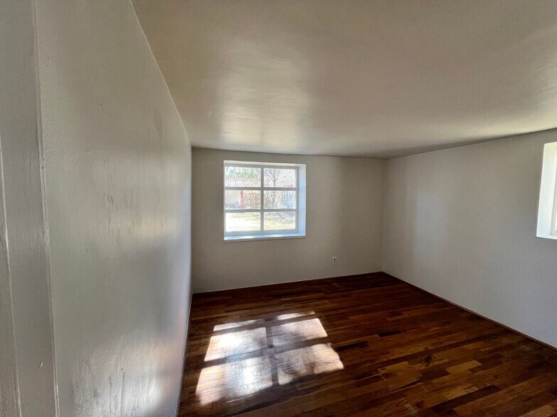 Building Photo - 410 Liebert St