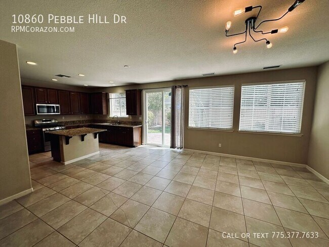 Building Photo - 10860 Pebble Hill Dr
