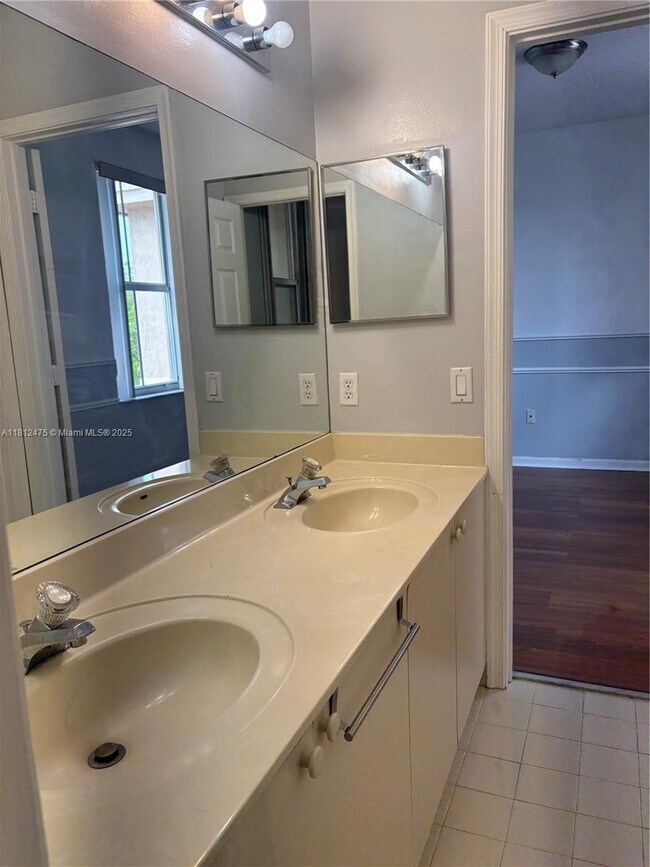 Building Photo - 174 Riverwalk Cir