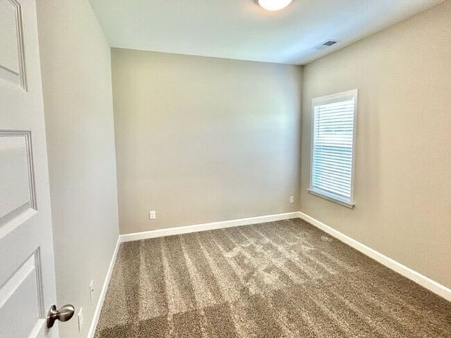 Building Photo - Now Leasing a 4-bedroom 2.5 bath home in M...