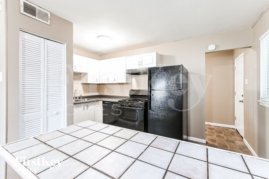 Building Photo - 510 Impala Ln