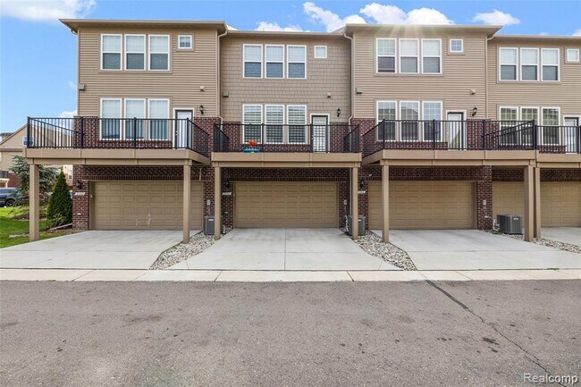 Building Photo - 2884 Glenbar Cir
