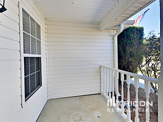 Building Photo - 2051 Meadowglen Ln