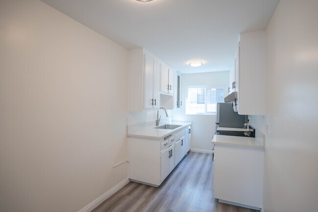 Building Photo - 821 W 167th St