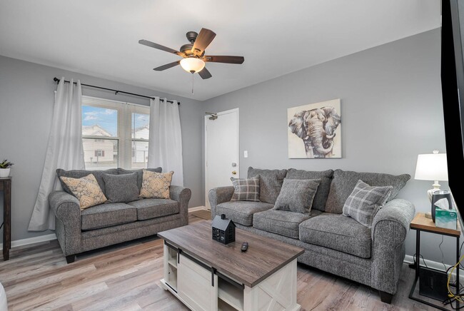 Building Photo - 2 bed, newly remodeled hideaway in Trenton...
