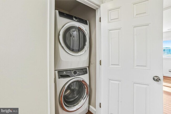 Building Photo - 1949 H St NE