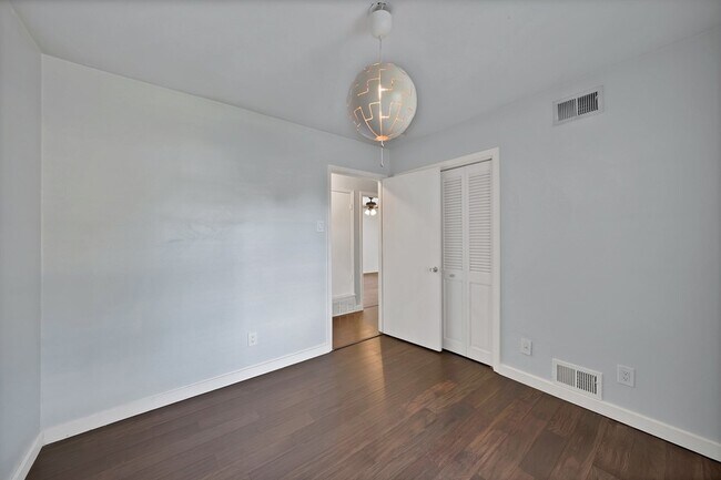 Building Photo - 715 Terryland Dr