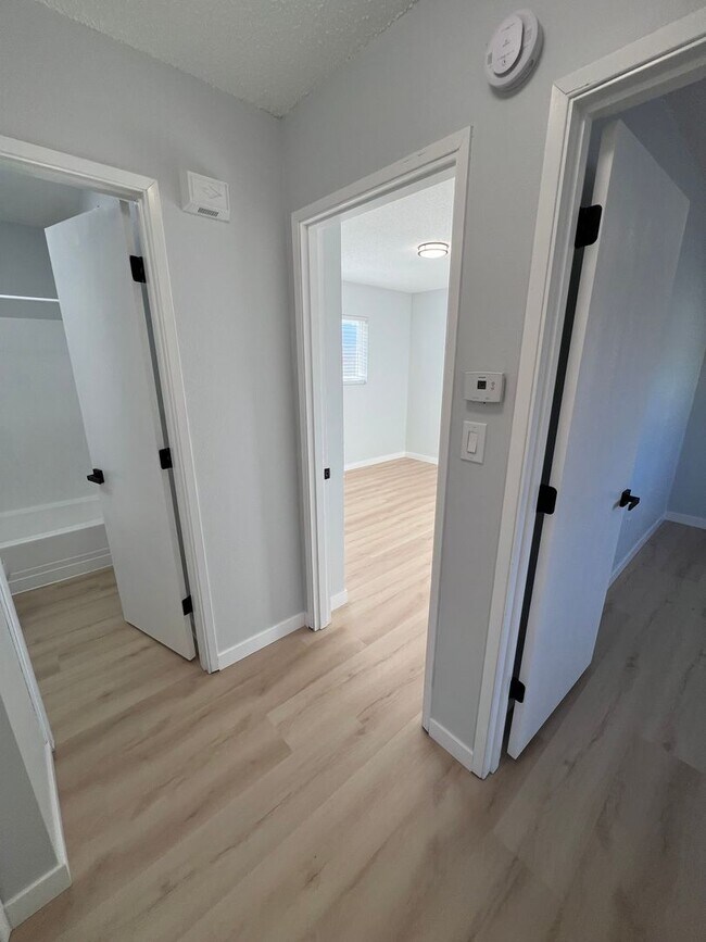 Building Photo - 928-932 N 6th Street