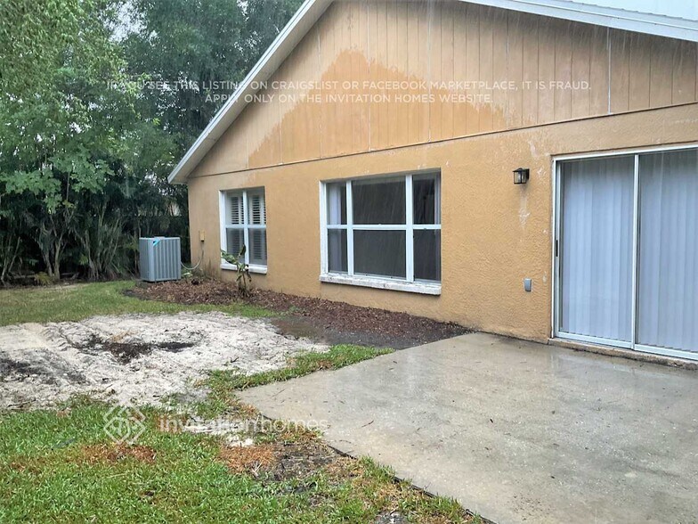 Building Photo - 14911 Rocky Ledge Dr