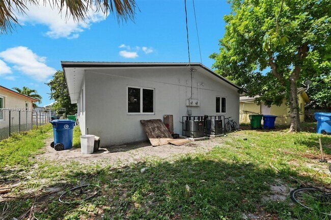 Building Photo - 2731 NW 14th St