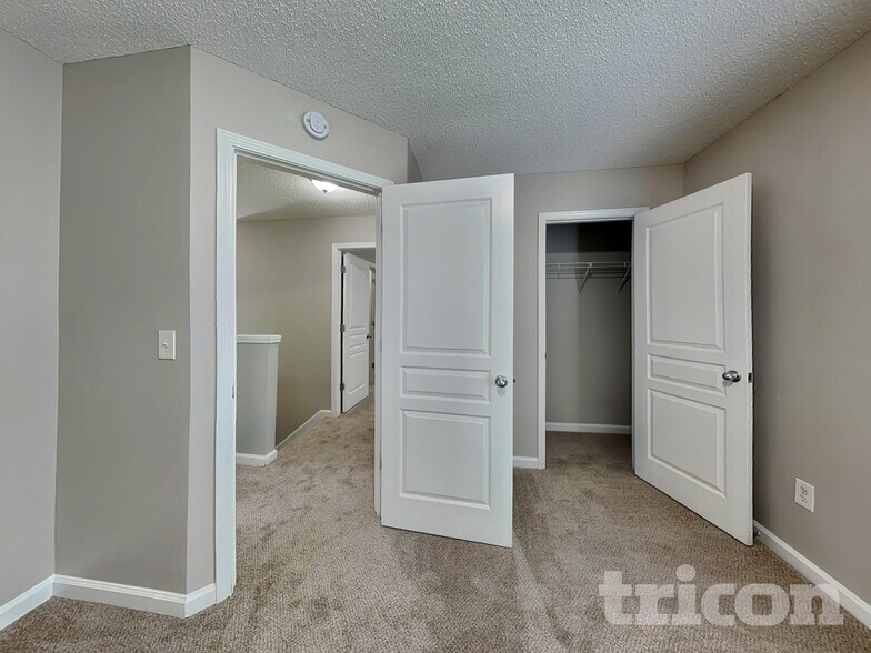 Building Photo - 111 Darbys Run Way